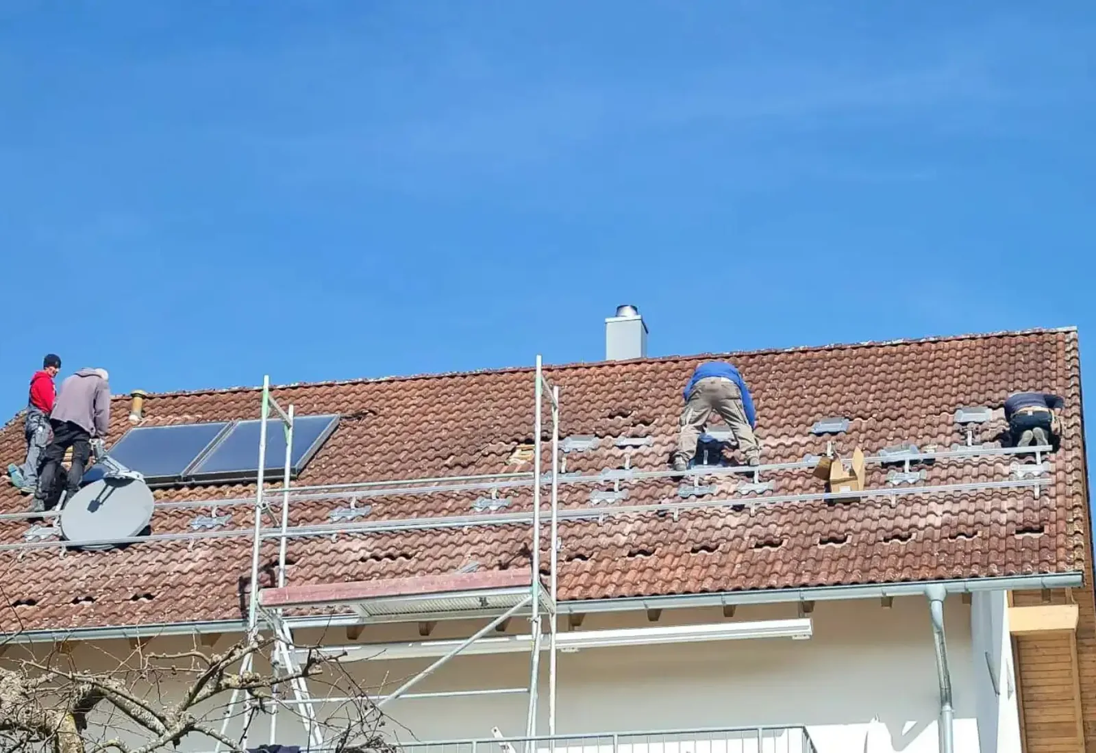 Photovoltaikanlage auf einem Wohnhaus, montiert von Costescu Elektrotechnik